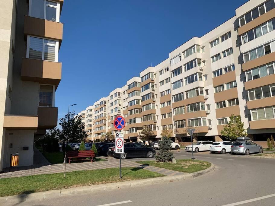 Lovely Bacau 1 Bedroom Apartment المظهر الخارجي الصورة