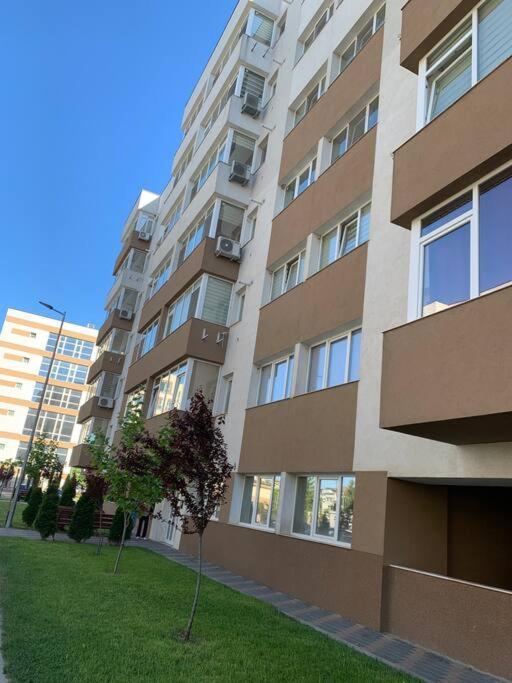 Lovely Bacau 1 Bedroom Apartment المظهر الخارجي الصورة